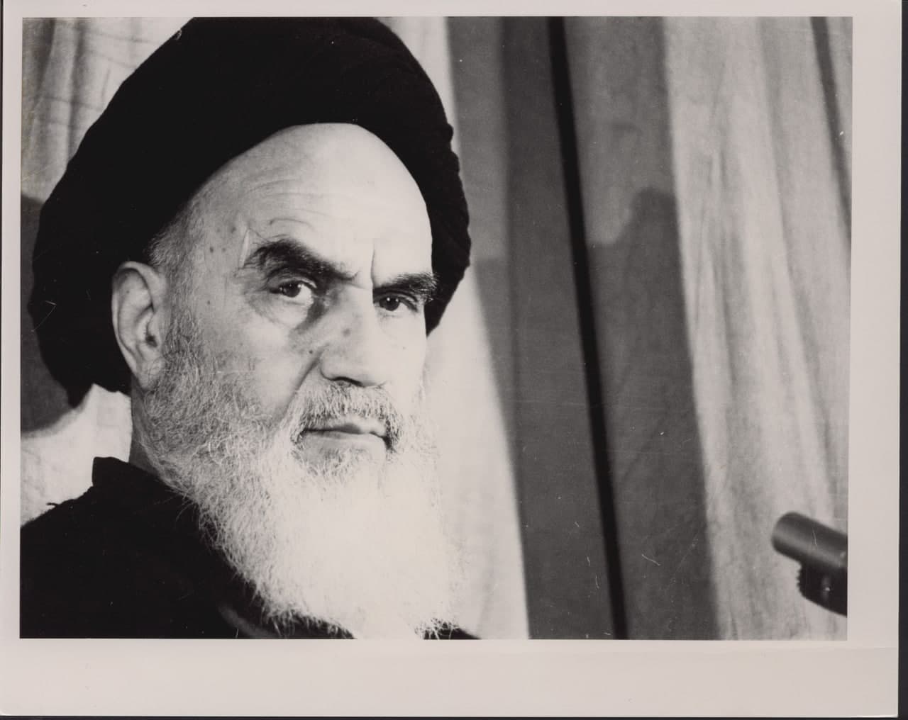 تصویر سیاه و سفید حضرت امام رحمت الله علیه